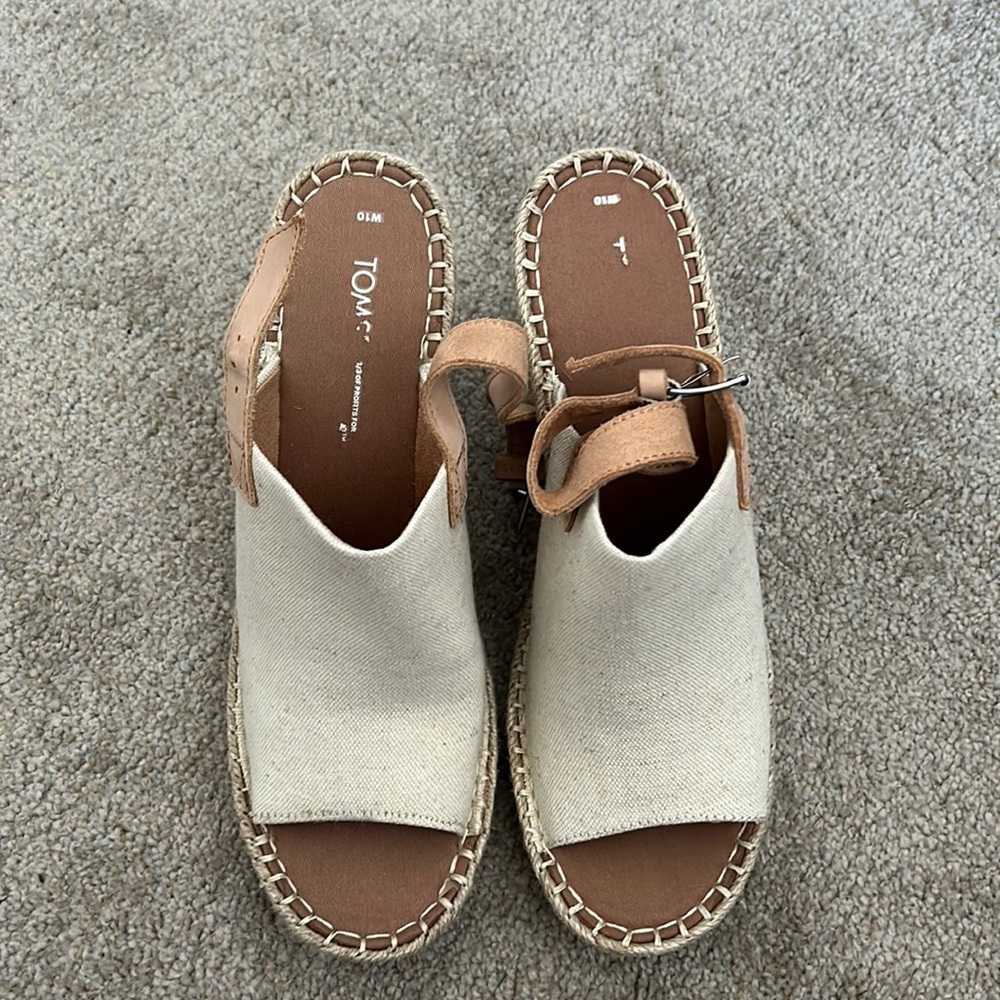 Tom’s Monica Wedges